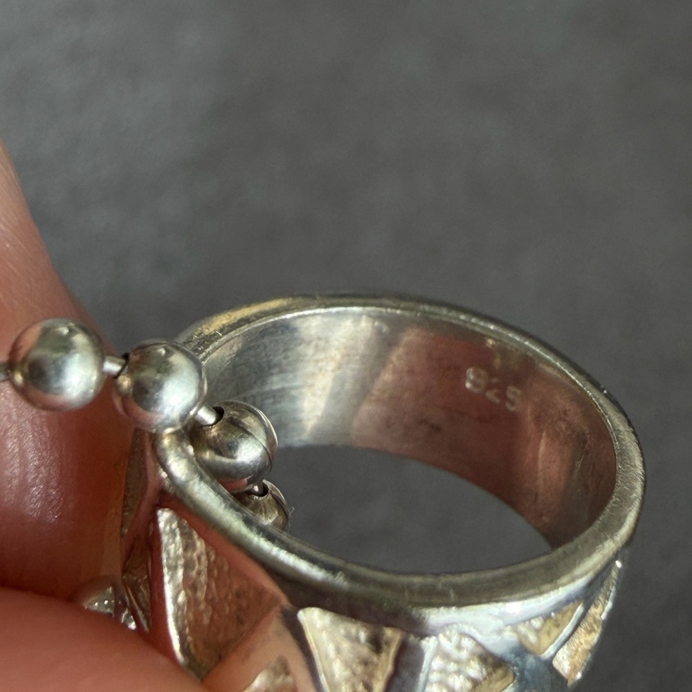 Atlas 3-Ring Pendant on M&Co Beaded Necklace Sterling Silver 925 - Picture 9 of 17